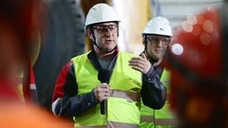 Врио главы региона Александр Шуваев встретился с сотрудниками ЛГОКа в Губкинском округе