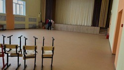 Актовый зал в школе Чернянского района оставили без кресел и оборудования после капремонта
