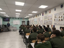 Гладков: в патриотическом центре «Воин» Губкина в два раза увеличат количество смен в 2025 году