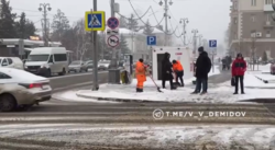 Более 600 коммунальщиков вышли на уборку снега в Белгороде