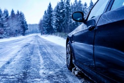 Белгородские автоинспекторы пришли на помощь водителям во время сильного снегопада